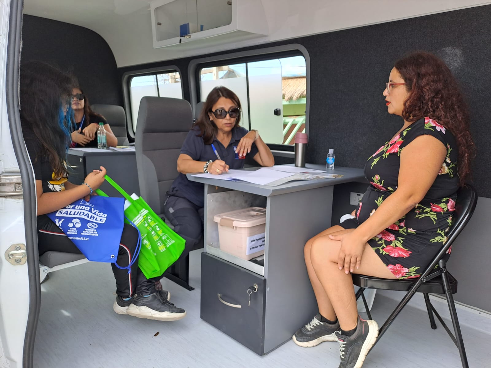 Consultorio Jurídico Móvil de Arica y Parinacota  brinda atención en caleta Camarones
