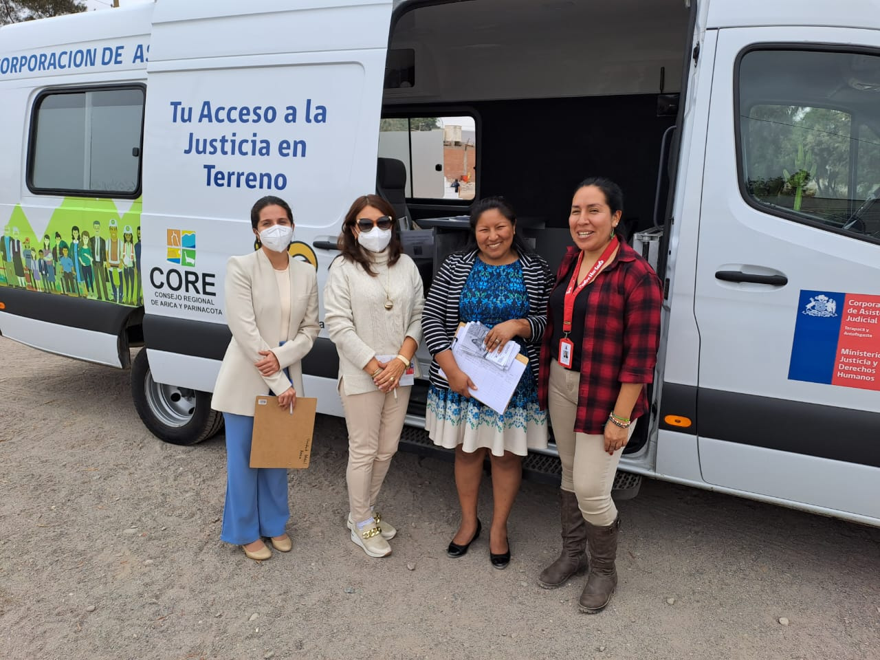 Consultorio Jurídico Móvil de Arica y Parinacota presta atención en residencia Padre Alberto Hurtado