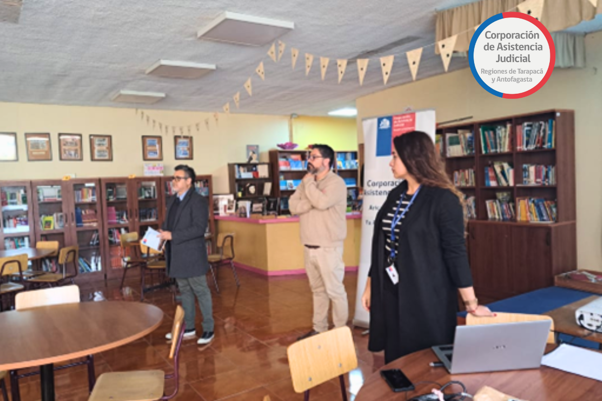 Profesionales y técnicos de la educación liceo A-5 de Arica reciben taller sobre medidas de protección