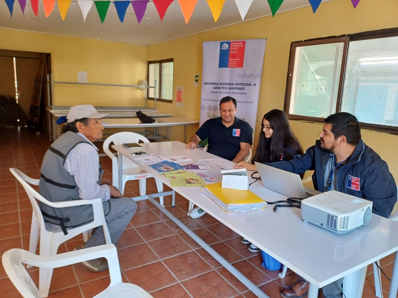 Vecinos de la localidad de Molino, Región de Arica y Parinacota, recibieron la atención jurídica y social