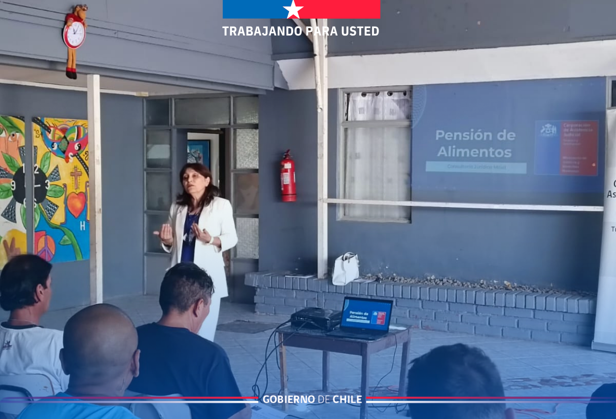 Consultorio Jurídico Móvil de Arica y Parinacota realiza taller a los residentes y funcionarios del Hogar padre Hurtado