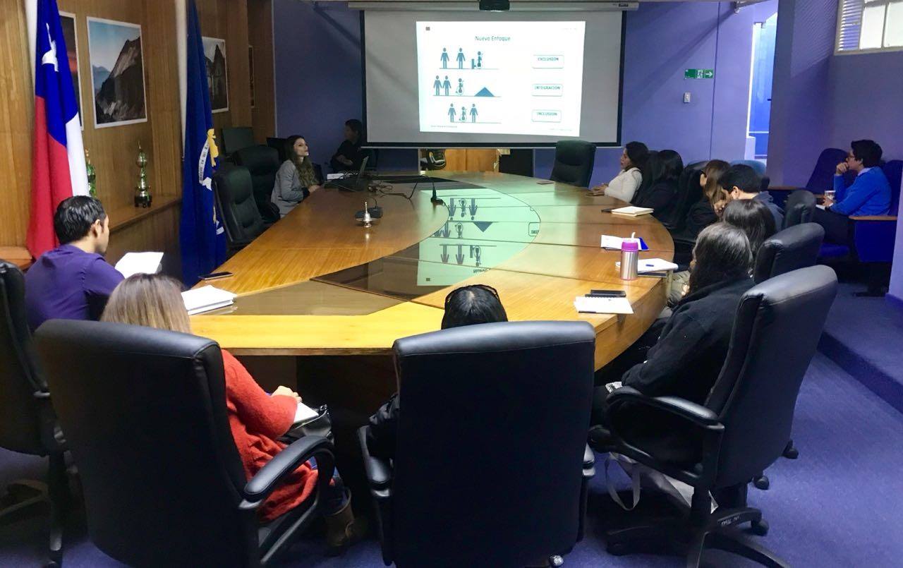 Abogada del convenio CAJTA-SENADIS capacita sobre Normas de Inclusión Laboral de Personas con Discapacidad a funcionarios de la Municipalidad de Arica